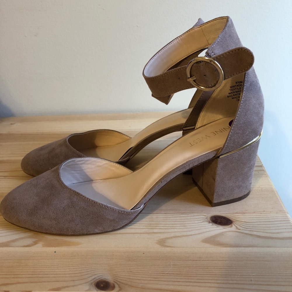 Nine West Nude Microsuede Pumps In Sz 8.5